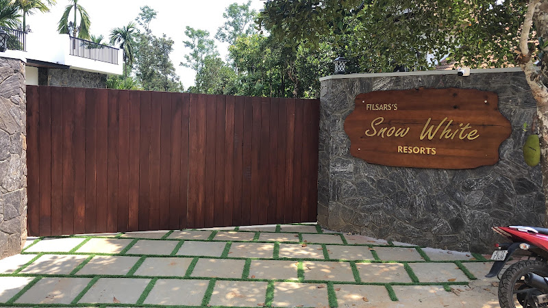 Filsar’s Snow White — hotels